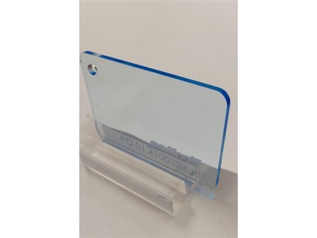 PLEKSIGLAS, fluorescentno plava, deb: 3 mm