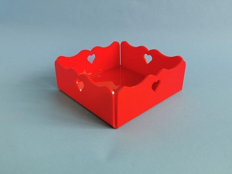 Večnamenska pleksi posoda