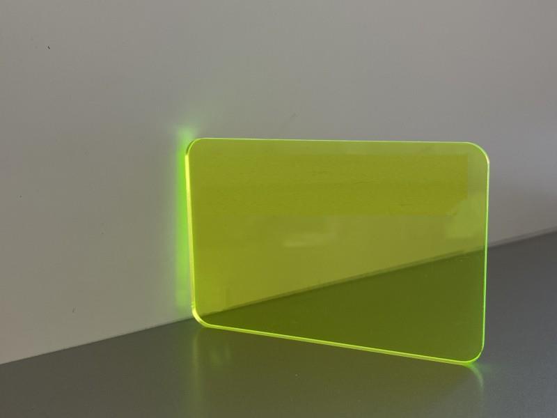 PLEKSI STEKLO, fluorescentno zelena, deb: 3 mm