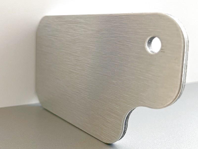 Muster Aluminium-Verbundplatte: Silber gebürstet / Weiß matt